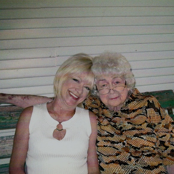 Meet your Jewel&Clothing Posher, Diana - Picture 7 of 8